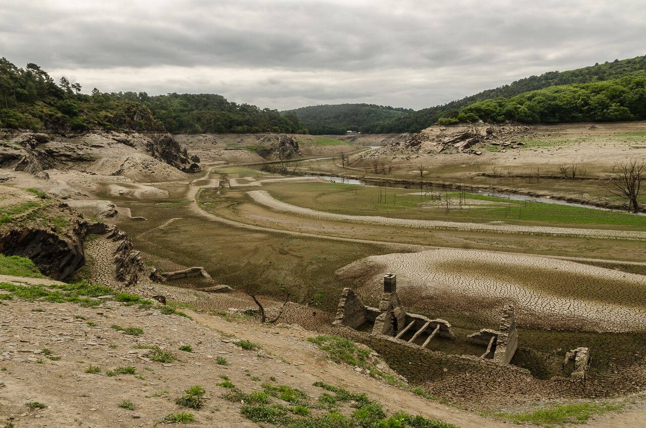 Photographies de la mise à sec du lac de Guerlédan