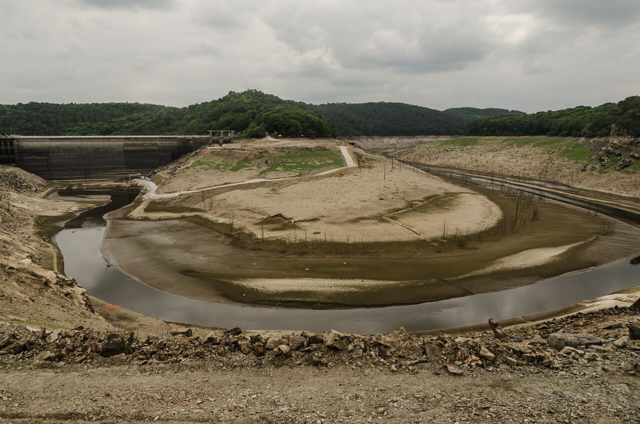 Photographies de la mise à sec du lac de Guerlédan