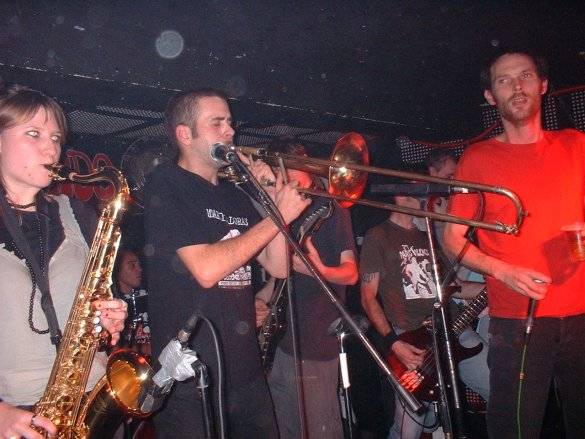 sprayback15.jpg sprayback15.jpg