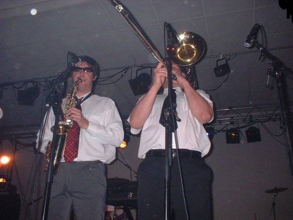 twotoneclub1.jpg twotoneclub1.jpg